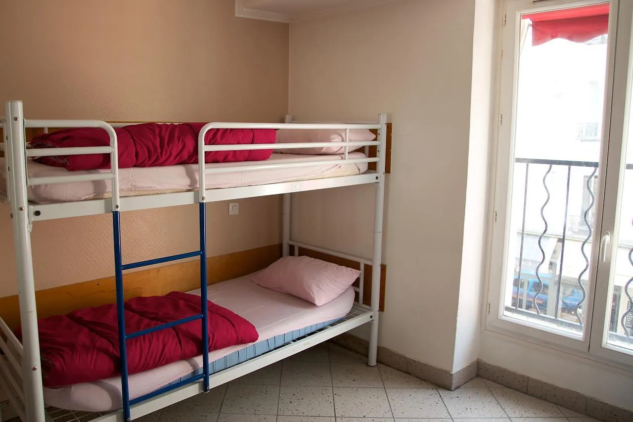 Bastille Hostel *