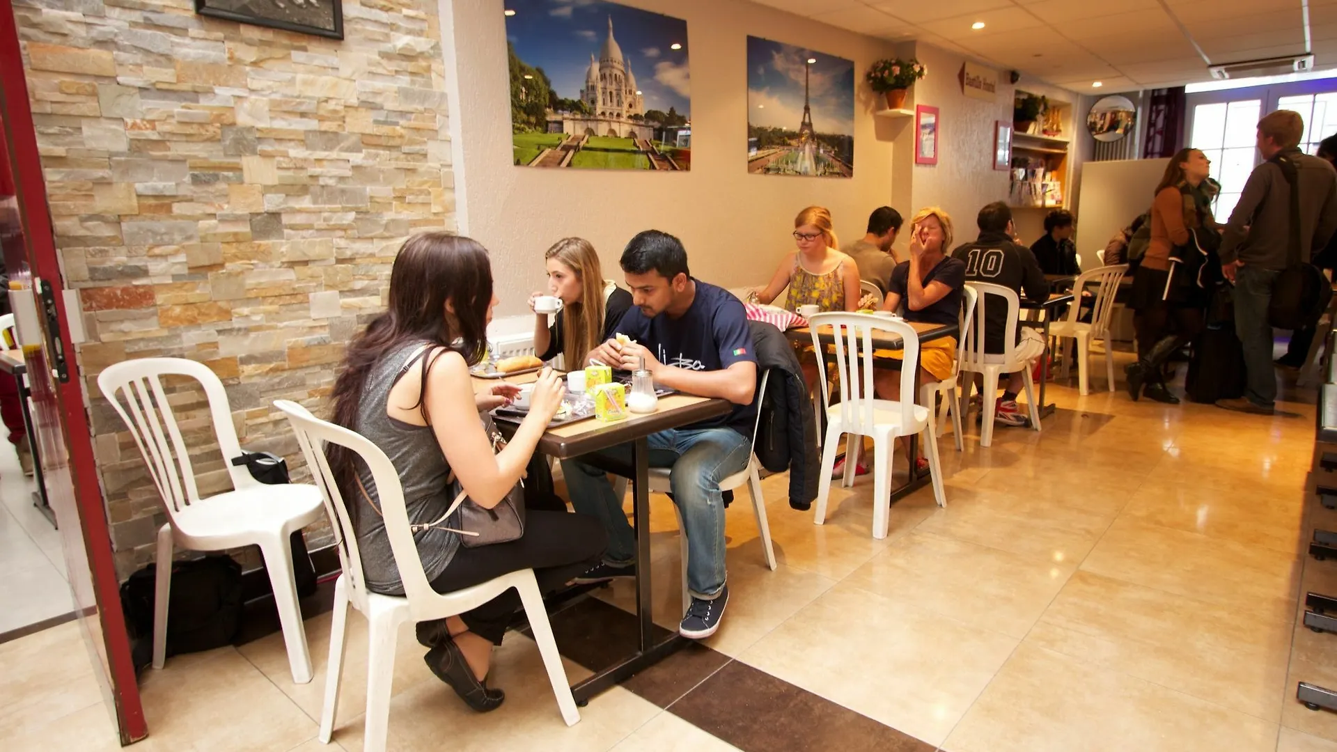Bastille Hostel